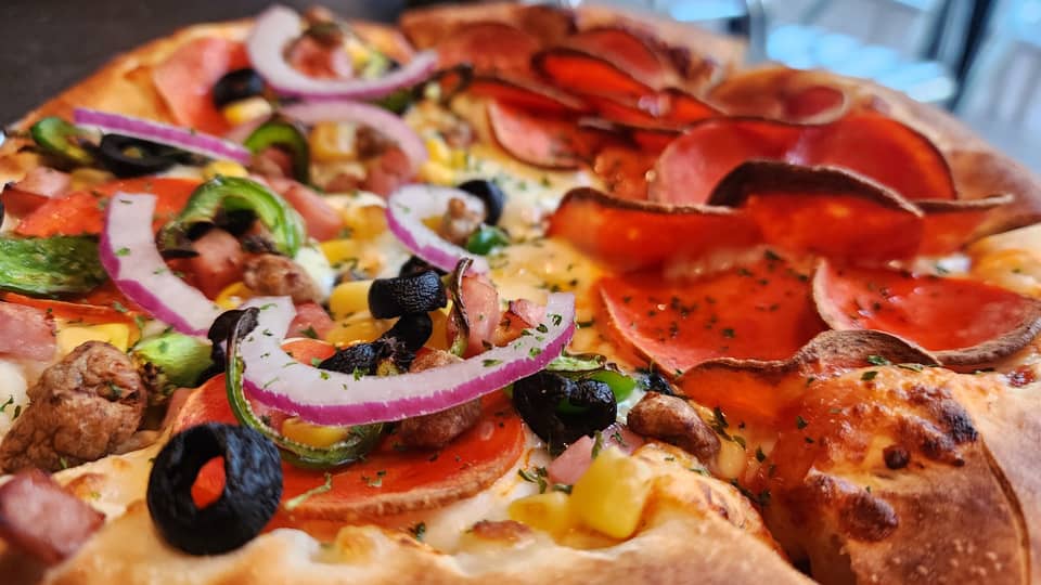 Le côté pepperoni de la moitié-moitié