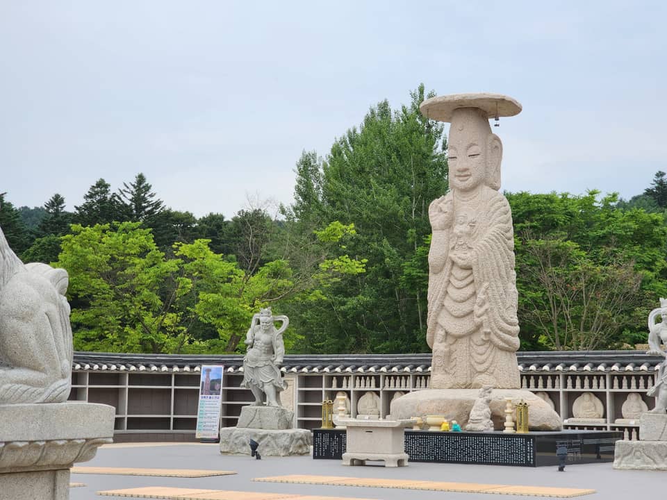 Large Mireuk Buddha statue 2