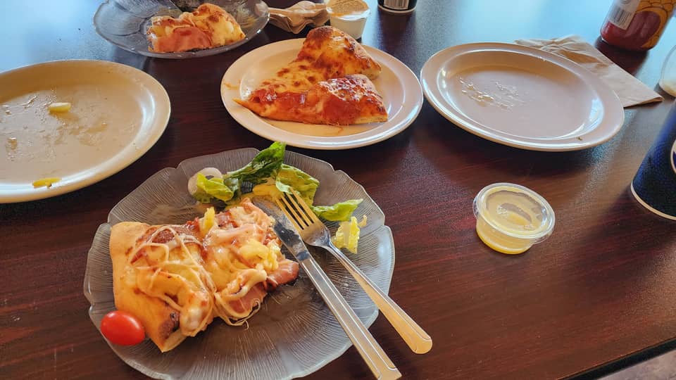 Two Guys Pizza Pies 피자 2