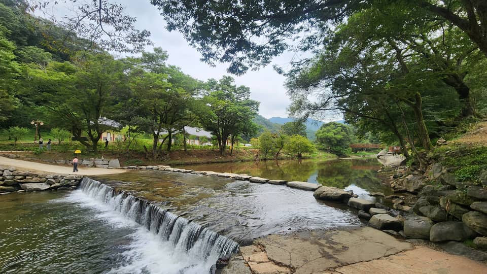 Arroyo del templo Magoksa